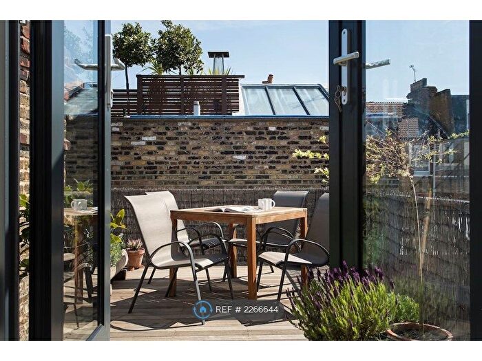 2 Bedroom Flat To Rent In Ingelow Road, London, SW8