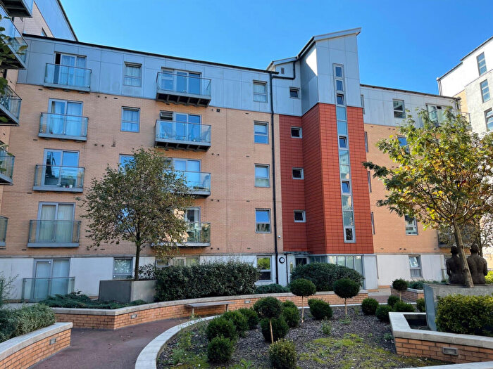 1 Bedroom Flat To Rent In Queen Mary Avenue, E18