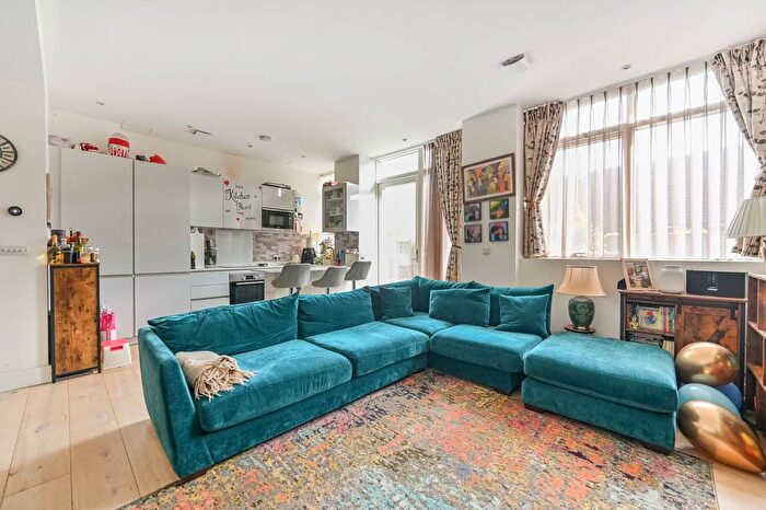 2 Bedroom Flat For Sale In Bardolph Road, Richmond, Surrey, TW9