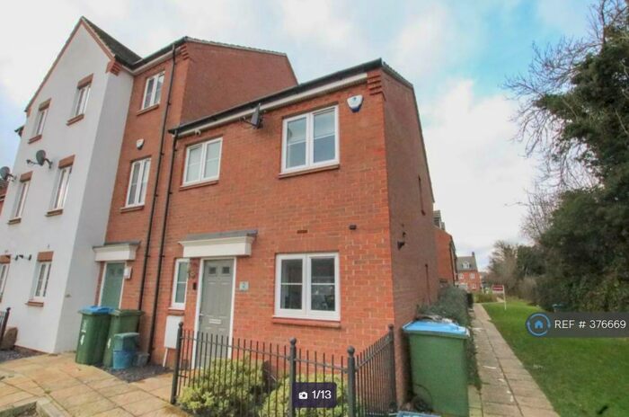 3 Bedroom End Of Terrace House To Rent In Chappell Close, Aylesbury, HP19