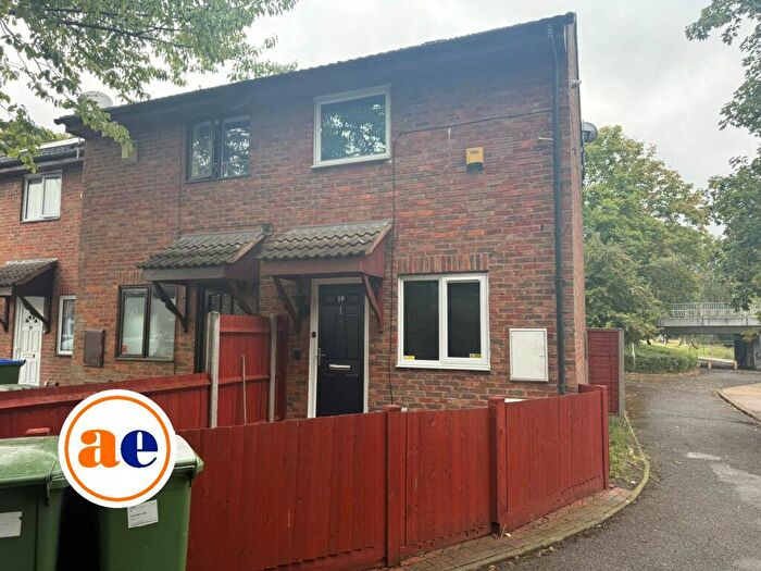 2 Bedroom House For Sale In Walsham Close, London ** Video & D Floorplan Available **, SE28