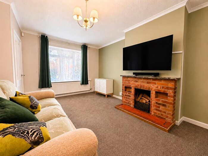 2 Bedroom Terraced House For Sale In Wathen Road, Warwick, CV34