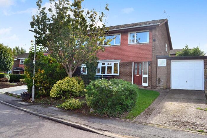 3 Bedroom Semi-Detached House For Sale In Ravenscroft, Harpenden, AL5