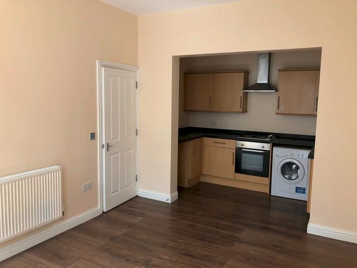 2 Bedroom Flat To Rent In Union Street, Aldershot, GU11
