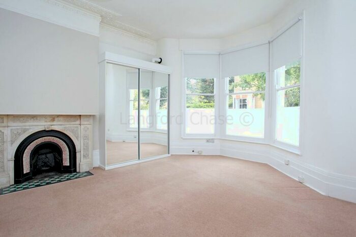 Flat To Rent In Henry Road, Finsbury Park, N4
