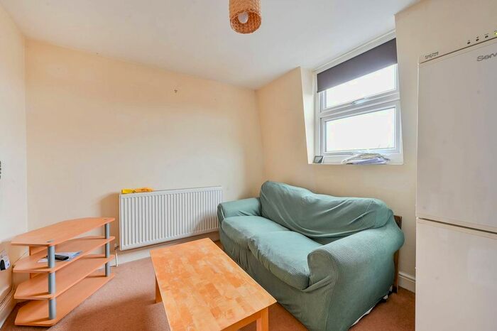 1 Bedroom Flat To Rent In Shepherds Bush, Shepherd's Bush, London, W12