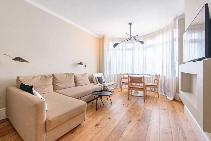 1 Bedroom Flat To Rent In Ambrose Avenue, Golders Green, London, NW11