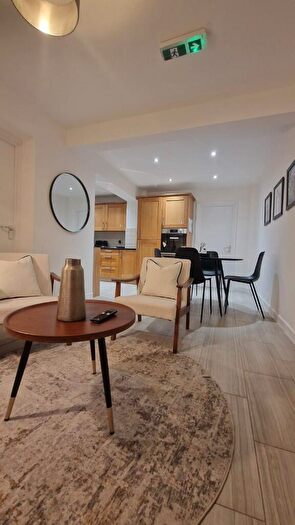 House Of Multiple Occupation To Rent In Carlton Drive, Benfleet, Essex, SS7