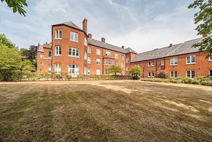 2 Bedroom Flat For Sale In Faringdon Court, Cholsey, Wallingford, Oxfordshire, OX10
