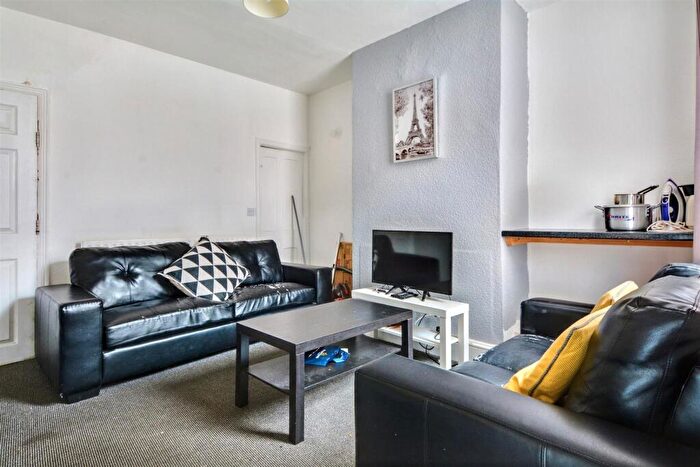 3 Bedroom Terraced House For Sale In Broxtowe Street, Nottingham, NG5