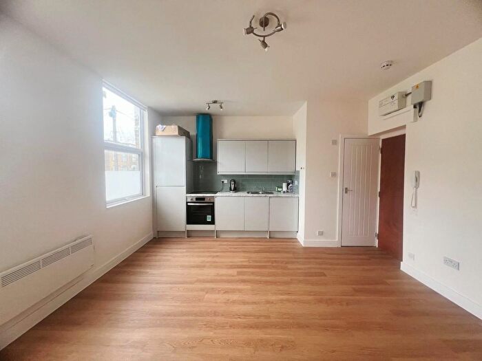 Studio To Rent In Essex Road, Acton, W3