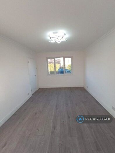 3 Bedroom Terraced House To Rent In Riverside, London, NW4