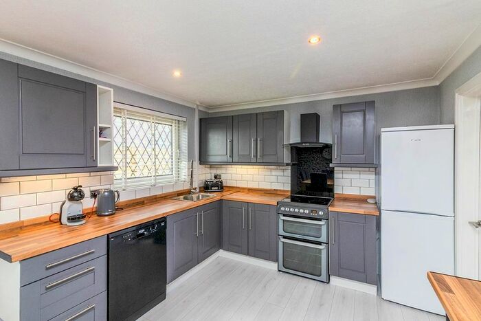 3 Bedroom Semi-Detached House To Rent In Windsor Crescent, Little Houghton, Barnsley, South Yorkshire, S72