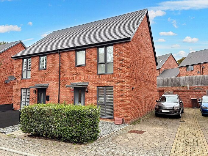 3 Bedroom Semi-detached House For Sale In John Haselden Crescent, Ashford, TN23