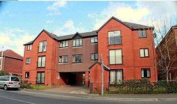 1 Bedroom Flat To Rent In Windsor Court, Southampton, Hampshire, SO18