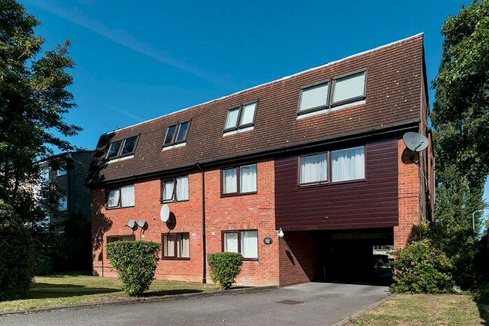 2 Bedroom Flat To Rent In Dixon Hill Road, Welham Green, AL9