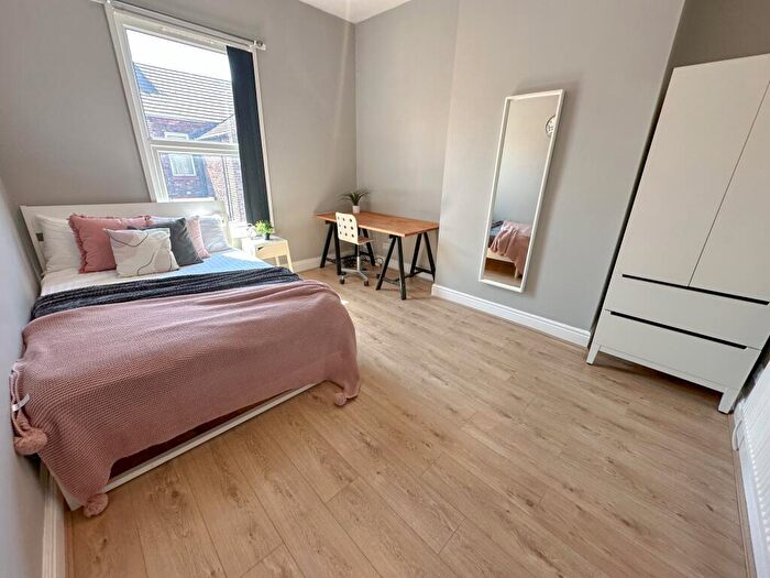 3 Bedroom Terraced House To Rent In Fell Street, L7