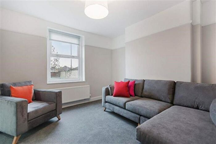 4 Bedroom Flat To Rent In Bedroom Property In New Lane, Havant, PO9