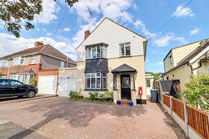 3 Bedroom Detached House For Sale In Flemming Avenue, Leigh-On-Sea, SS9