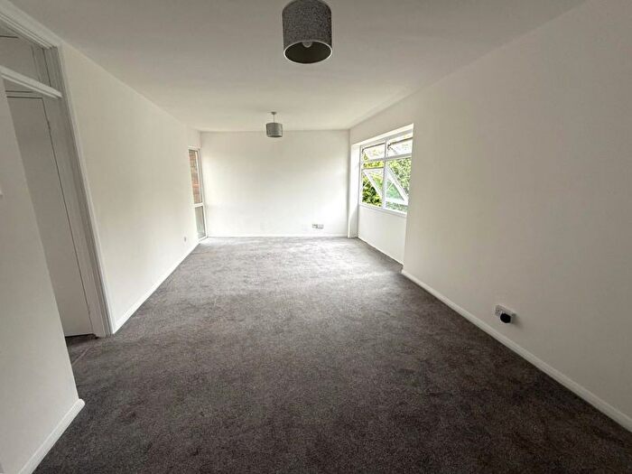 2 Bedroom Flat To Rent In Mansfield Gardens, Hertford, SG14