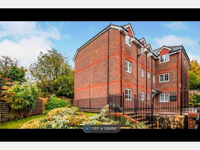 2 Bedroom Flat To Rent In Hospital Hill, Chesham, HP5