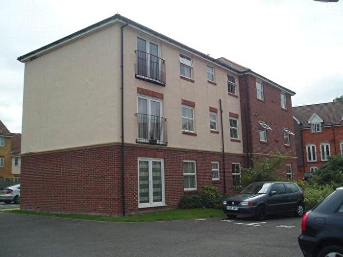 2 Bedroom Flat For Sale In Hurst Road, Kennington, Ashford, Kent, TN24