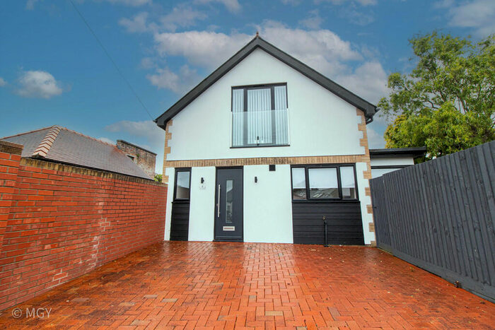 2 Bedroom Mews To Rent In Kings Avenue, Radyr, CF15
