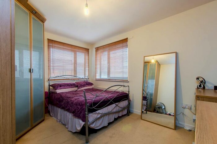 1 Bedroom Flat To Rent In Roupell Road, Streatham, London, SW2