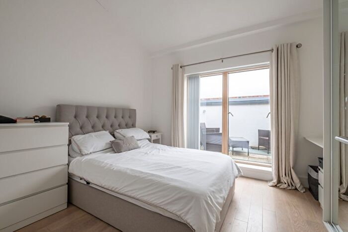 1 Bedroom Flat To Rent In Ironmongers Mews, London, SW13