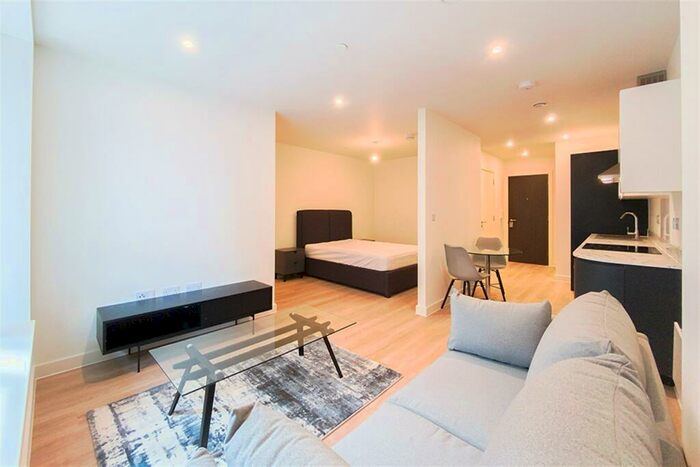 Apartment To Rent In Laurence Place, M3