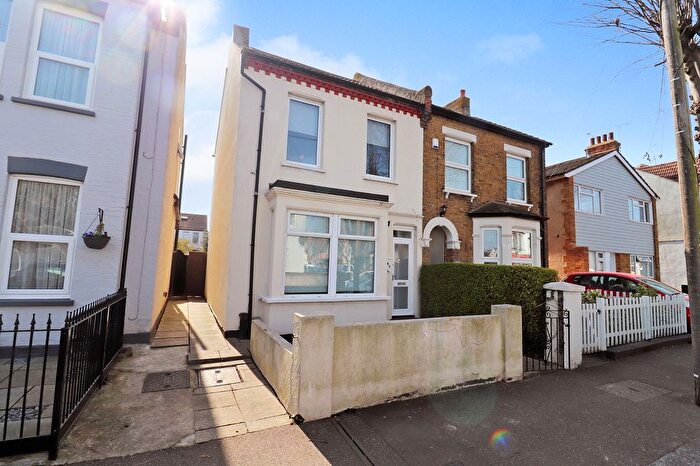4 Bedroom Semi Detached House To Rent In Trinity Road, Southend-On-Sea, SS2