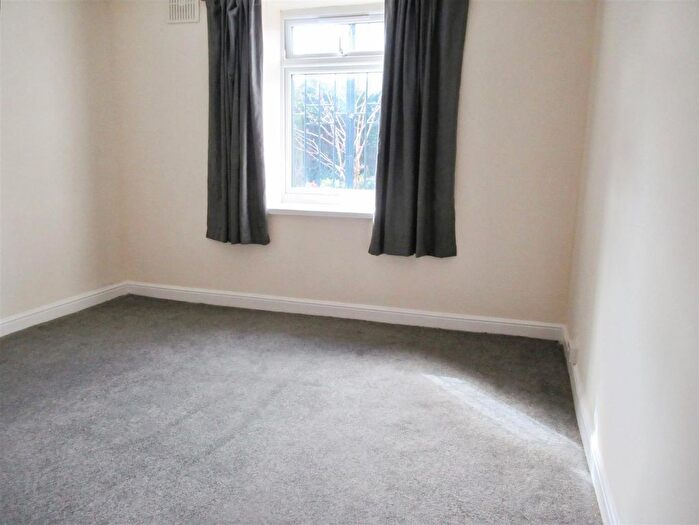 2 Bedroom Flat To Rent In Claremont Street, Oulton, Leeds, LS26