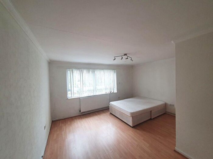 1 Bedroom Flat To Rent In Pelham Road, Ilford, IG1
