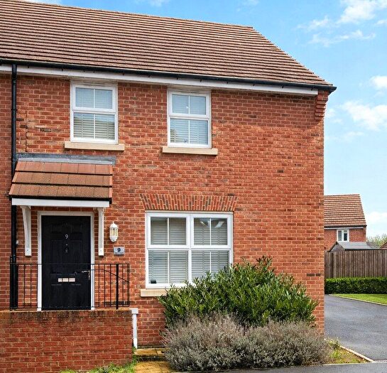3 Bedroom Semi-Detached House For Sale In Great Crescent, Newbury, Berkshire, RG14