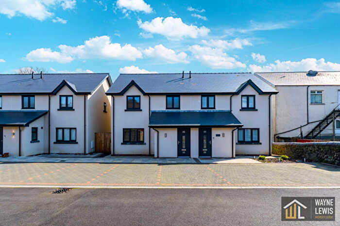 3 Bedroom Semi Detached House For Sale In Fford Gwen Isaf, Caerphilly, CF83