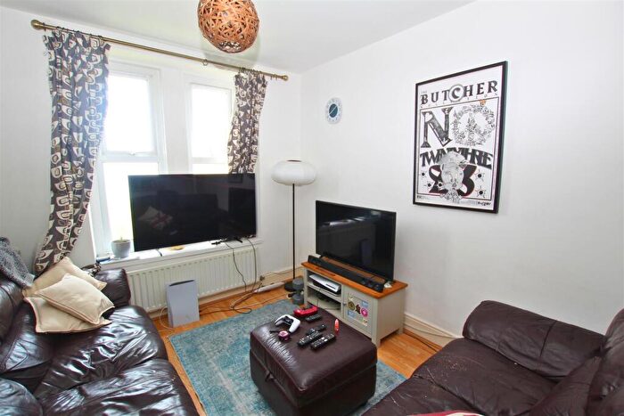 2 Bedroom Flat To Rent In Flat, Larkstone Terrace, EX34