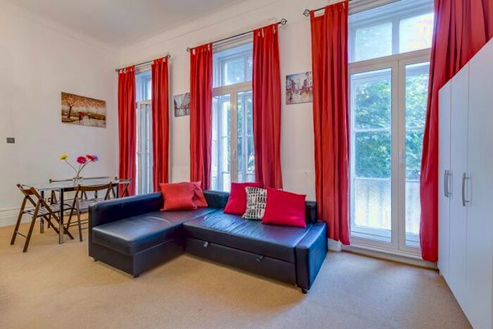 1 Bedroom Flat To Rent In Blackfriars Road, London, SE1