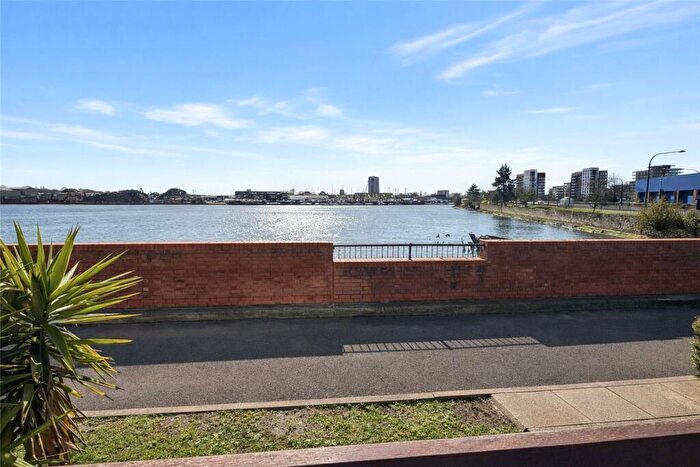 2 Bedroom Apartment For Sale In Quayside Road, Southampton, Hampshire, SO18