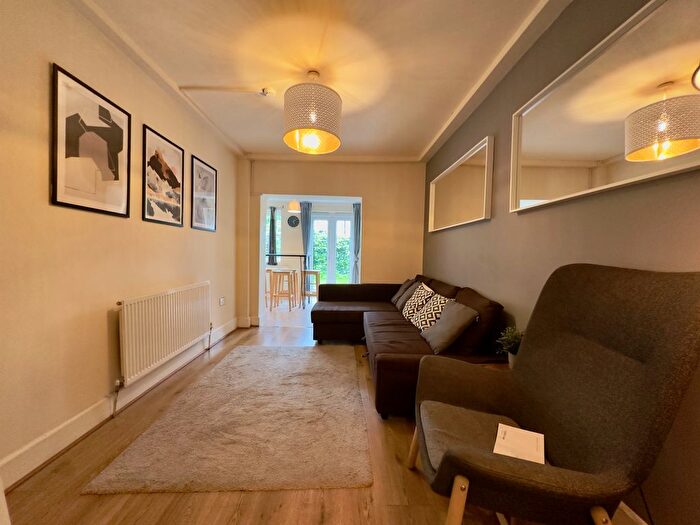 6 Bedroom Terraced House To Rent In Valnay Street, Tooting Broadway, Tooting, London, SW17