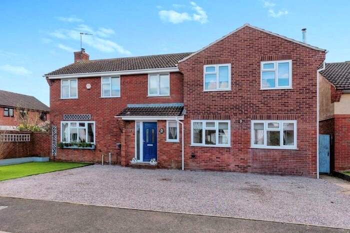4 Bedroom Detached House For Sale In Bytham Heights, Castle Bytham, Grantham, NG33