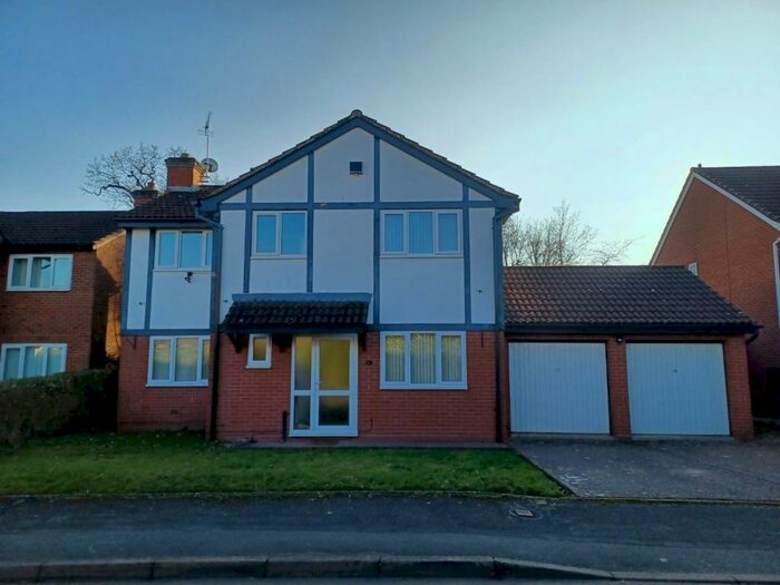 4 Bedroom Detached House To Rent In Harvington Drive, Monkspath, B90