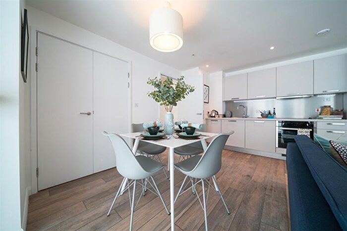 1 Bedroom Flat To Rent In Queen Street, Maidenhead, SL6