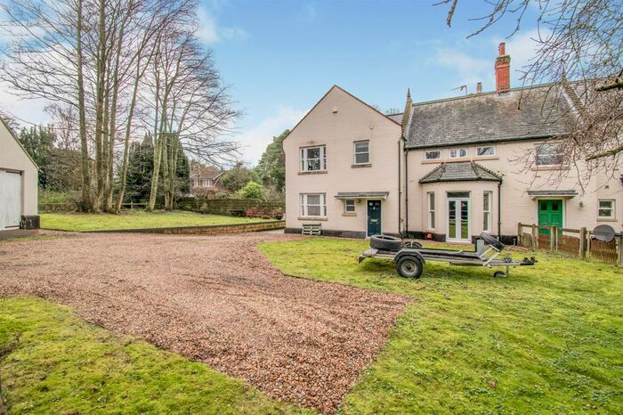3 Bedroom Semi-Detached House For Sale In Coltishall Road, Buxton, Norwich NR10