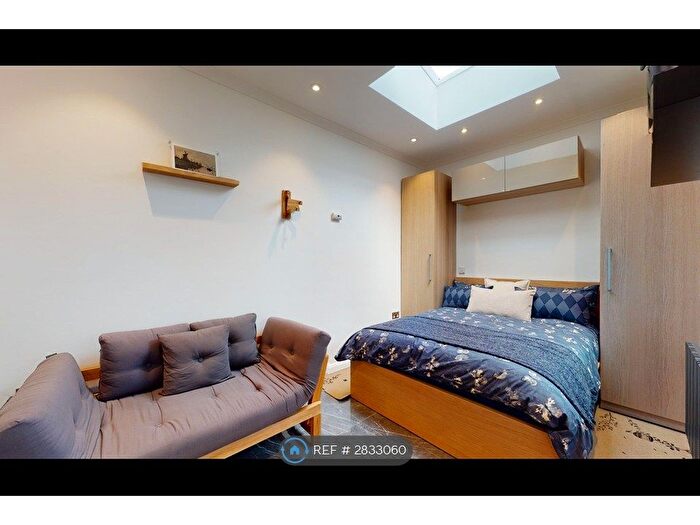 Studio To Rent In Bedford Hill, London, SW12