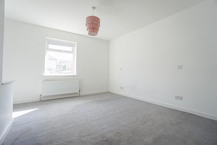 3 Bedroom End Of Terrace House For Sale In Oak Street, Hollingwood, Chesterfield, S43