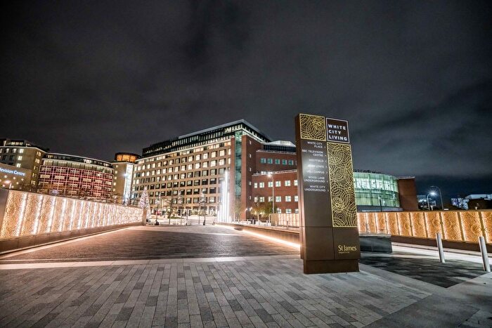 1 Bedroom Flat To Rent In Fountain Park Way, London, W12