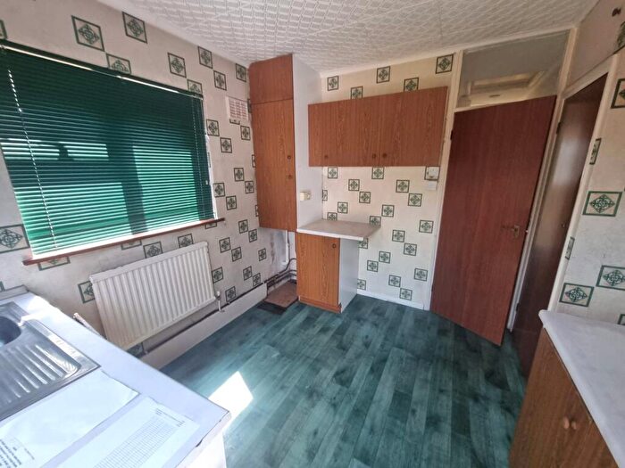 2 Bedroom Bungalow For Sale In Hullbridge Road, Rayleigh, Essex, SS6
