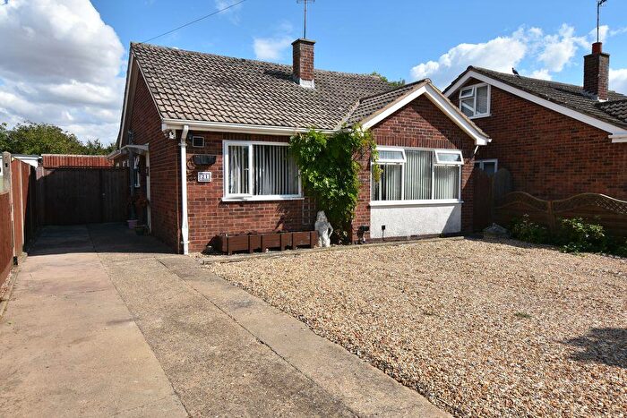 2 Bedroom Bungalow For Sale In Woodland Lea, Peterborough, PE6