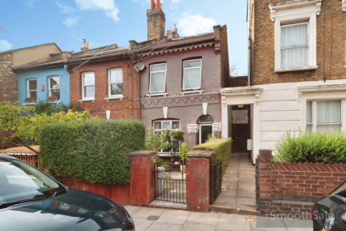 2 Bedroom End Of Terrace House For Sale In Lambton Road, London, N19