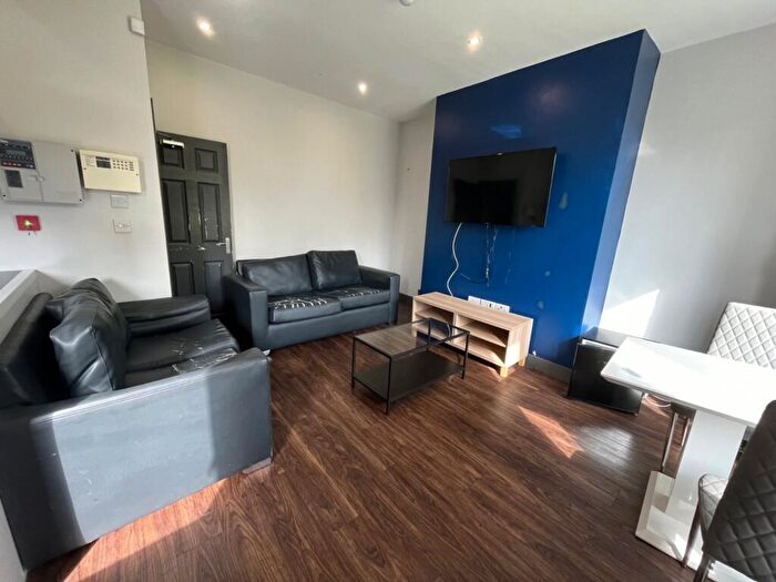 4 Bedroom Terraced House To Rent In Beechwood Terrace, Leeds, West Yorkshire, LS4